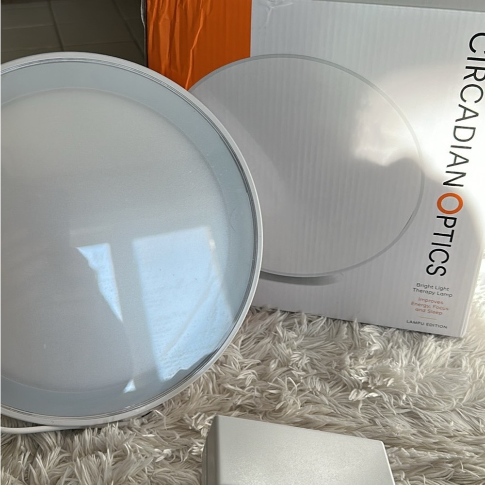Circadian Optics SAD lamp NEW for emery, focus and mood. Fast shipping